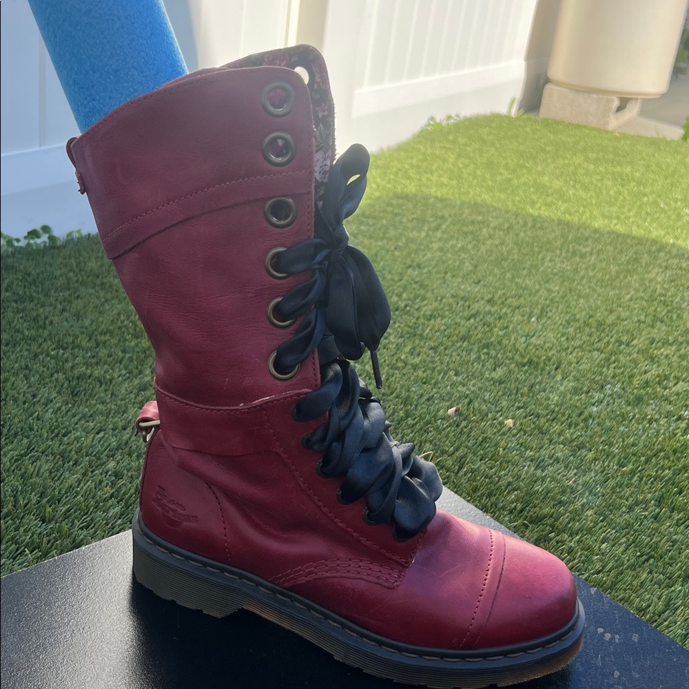 Dr. Martens 12-eyelet boot. Size 8 - Picture 8 of 12